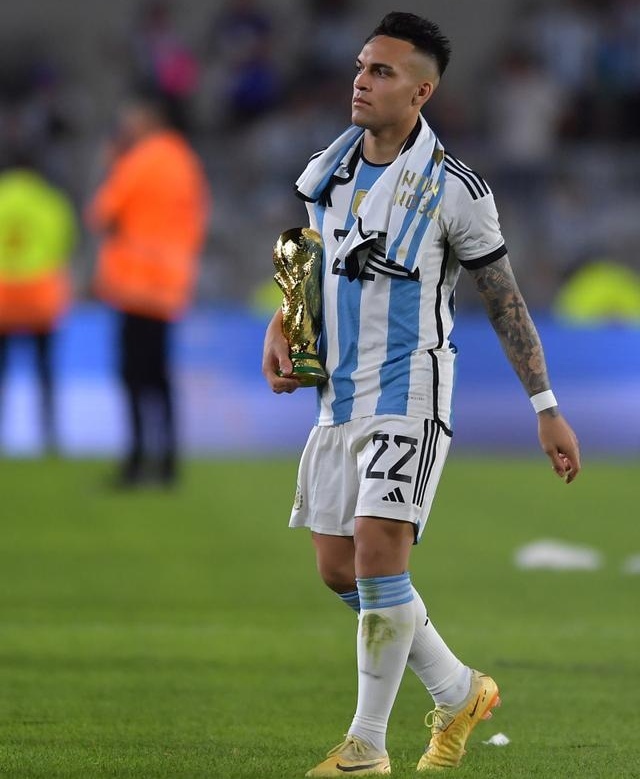 阿根廷国家队迎欧洲杯关键赛；官宣日再遭质疑；媒体盛赞；更衣室氛围转暖的简单介绍爱游戏官方认证