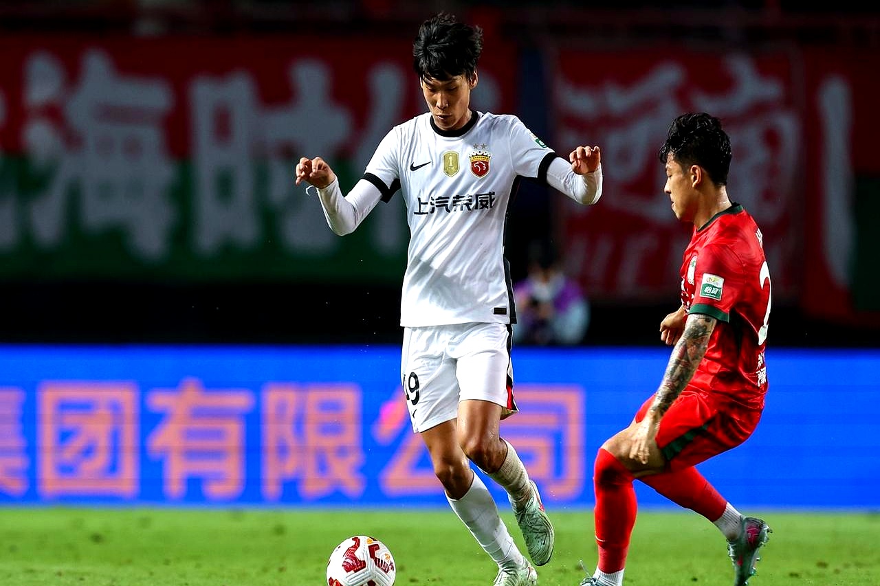 赛地聚焦：西甲转会期热度飙升，深圳男篮复出首秀，态度坚定，年轻球员得到机会的简单介绍爱游戏官方注册